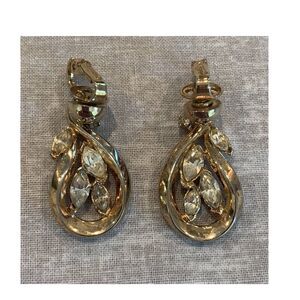 Elegant Trifari Crystals in Gold plate clip earrings, Vintage, Stamped